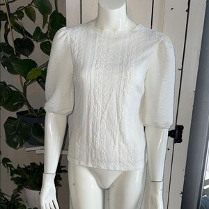 Suzy Shier eyelet Women's White Puff Sleeve Textured Top XS NWOT